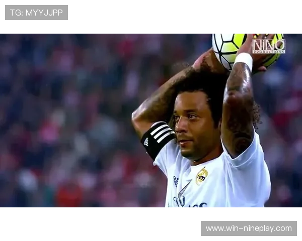 马塞洛足球摆件完美再现球场英姿 引领足球收藏潮流